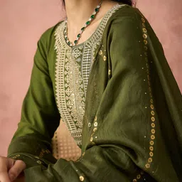 KALINI Ethnic Motifs Embroidered Straight Kurta With Trousers & Dupatta image 2