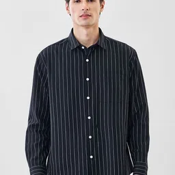 Snitch Men Vertical Striped Spread Collar Casual Shirt-image-54