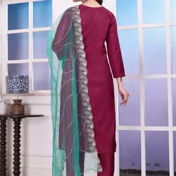 AVNISA ENTERPRISE Floral Yoke Design Thread Work Straight Kurta With Trousers & Dupatta image 2