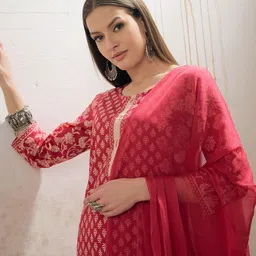 Shae by SASSAFRAS Floral Printed Panelled Mirror Work Pure Cotton Kurta Trousers & Dupatta image 5