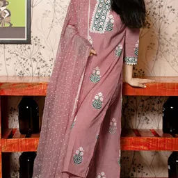 DIVASTRI Floral Printed V-Neck Straight Kurta With Palazzos And Dupatta image 4
