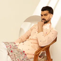 SOJANYA Men Floral Embroidered Kurta image 3