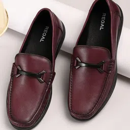 Regal Bordo Men Textured Lightweight Leather Loafers-picture-17