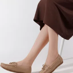 CHINRAAG Women Mojaris with Bows Flats image 4