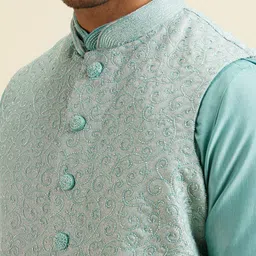 Manyavar Men Ethnic Motifs Embroidered Regular Thread Work Kurta and Pyjamas with Jacket image 2