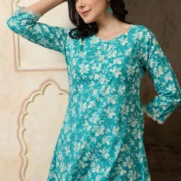 Sangria Printed Pure Cotton Three Quarter Sleeve Tunic & Trouser Co-Ords image 2