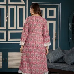 Subh LAXMI Women Floral Printed Regular Pure Cotton Kurta with Trousers & With Dupatta image 2