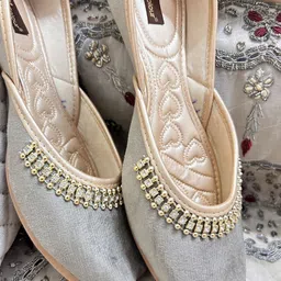 DESI COLOUR Women Synthetic Embellished Ethnic Mojaris Flats-image-71