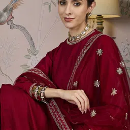 House of Pataudi Long Sleeves Straight Kurta With Trouser & Dupatta image 3