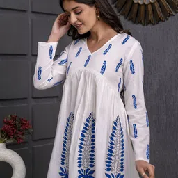 TARANJAL Floral Print Top image 2