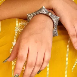 Hardin Style Silver-Plated Shaped Floral Art Design Bangle-image-12