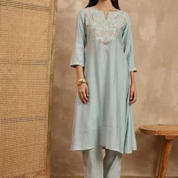 HERE&NOW Women Woven Design Embroidered Kurta with Trousers & Dupatta image 3