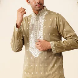 Jompers Men Floral Embroidered Sequinned Kurta image 1