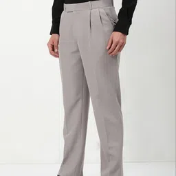 SHOWOFFFF Men Comfort Slim Fit Low-Rise Pleated Trousers image 4