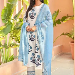 DIVASTRI Women Floral Printed Regular Kurta with Palazzos & Dupatta-picture-40