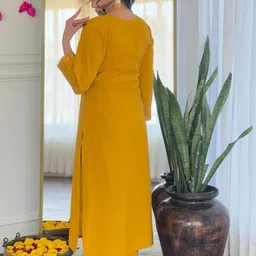 MEHARIKA Embroidered Round Neck Thread Work Chanderi Silk Kurta With Trousers & Dupatta image 2