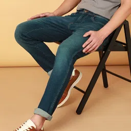 Wrangler Men Skanders Slim Fit Light Fade Clean Look Stretchable Jeans-image-97