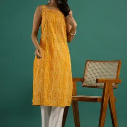 Sangria Yellow Bandhani Printed Gotta Patti Pure Cotton Straight Kurta With Trousers-picture-19