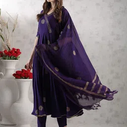 DIVASTRI Floral Printed V-Neck Anarkali Kurta With Trousers And Dupatta image 4