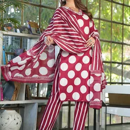 RI AND SU Floral Embroidered V-Neck Cotton Pure Cotton Kurta With Trousers & Dupatta image 5