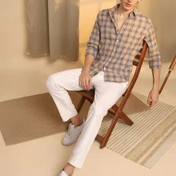 Campus Sutra Men Comfort Checked Opaque Casual Shirt-picture-36
