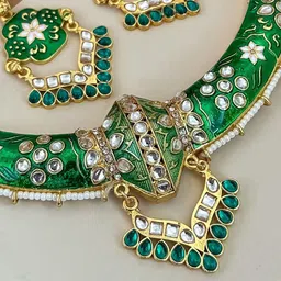 Zeviel Gold-Plated Kundan-Studded & Beaded Jewellery Set image 2