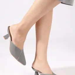 CHINRAAG Wedge Sandals image 5