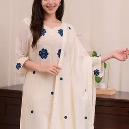 FAST FASHIONS Women Floral Embroidered Regular Kurta with Trousers & Dupatta image 3