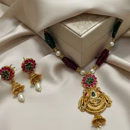 ORANGENYSHA Kundan & Pearls-Studded Jewellery Set image 2