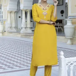 ANJIKI Floral Embroidered V-Neck Thread Work Straight Kurta With Trousers & Dupatta image 4