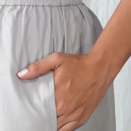 zuri Women Relaxed Straight Leg Trousers image 4