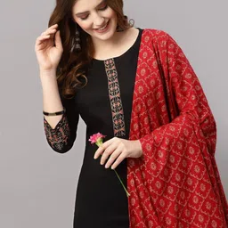 SHRIZA Ethnic Motifs Embroidered Round Neck Kurta With Trousers & Dupatta image 3