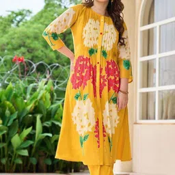 DIVASTRI Women Floral Printed Pleated Round Neck Kurta with Trousers-image-72
