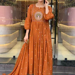 GoSriKi Floral Printed Notch Neck Thread Work Anarkali Kurta & Trousers With Dupatta image 5