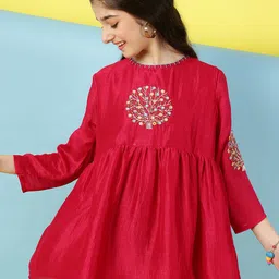 BAESD Floral Embroidered Pure Silk Top-picture-12