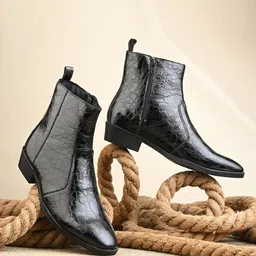 Roadster Men Stylish Black Croc-Embossed Chelsea Boots-picture-18
