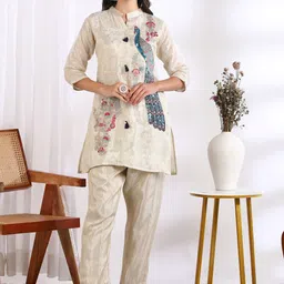 House of Pataudi Embroidered Tunic With Trousers Co-Ords-picture-10