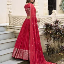 LOOKNBOOK ART Printed Ready to Wear Lehenga & Unstitched Blouse With Dupatta image 3