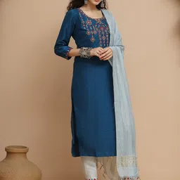 Tulsattva Women Floral Embroidered Thread Work Kurta with Trousers & Dupatta image 2