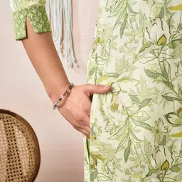 Peachmode Women Floral Printed Regular Sequinned Kurta with Trousers & With Dupatta image 2