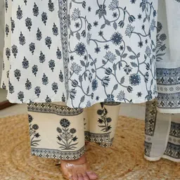 MARIONETTEFASHION Floral Printed V-Neck Pure Cotton Kurta With Trousers & Dupatta image 3