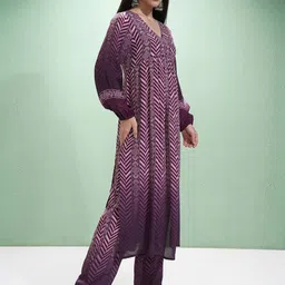 Vishudh Women Printed Regular Kurta with Palazzos image 5