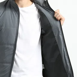 VROJASS Men Lightweight Puffer Jacket image 5