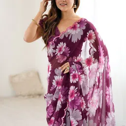 DIVASTRI Women Floral Printed Sequinned Scallop Border Poly Georgette Saree image 3