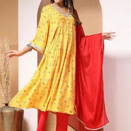 House Of Zelena Printed Pleated Sequinned Maternity Anarkali Kurta With Pyjamas & Dupatta image 4