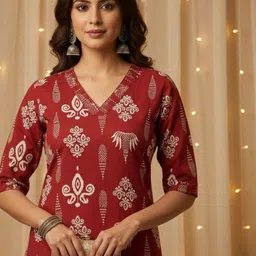 AAYUMI Women Floral Printed Sequinned Kurta image 3