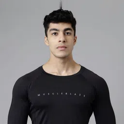 MuscleBlaze Men Drop-Shoulder Sleeves Pockets Compression T-shirt image 1