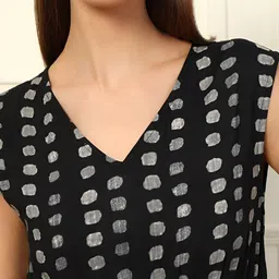 Femvy Abstract Printed Tiered with Smocked Detail Crepe Maxi Dress image 4