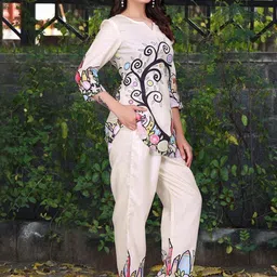 HERE&NOW Women Printed Silk Crepe Kurti with Trousers image 5
