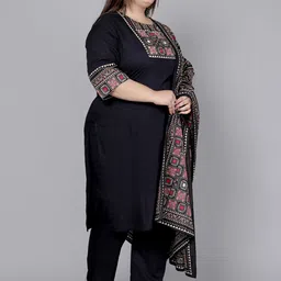 SHRIZA Women Plus Size Ethnic Motifs Gotta Patti Pure Cotton Kurta with Palazzos & Dupatta image 2